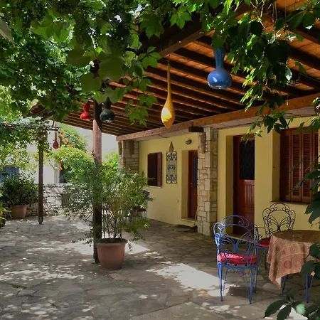 Chouchounikos شقة *